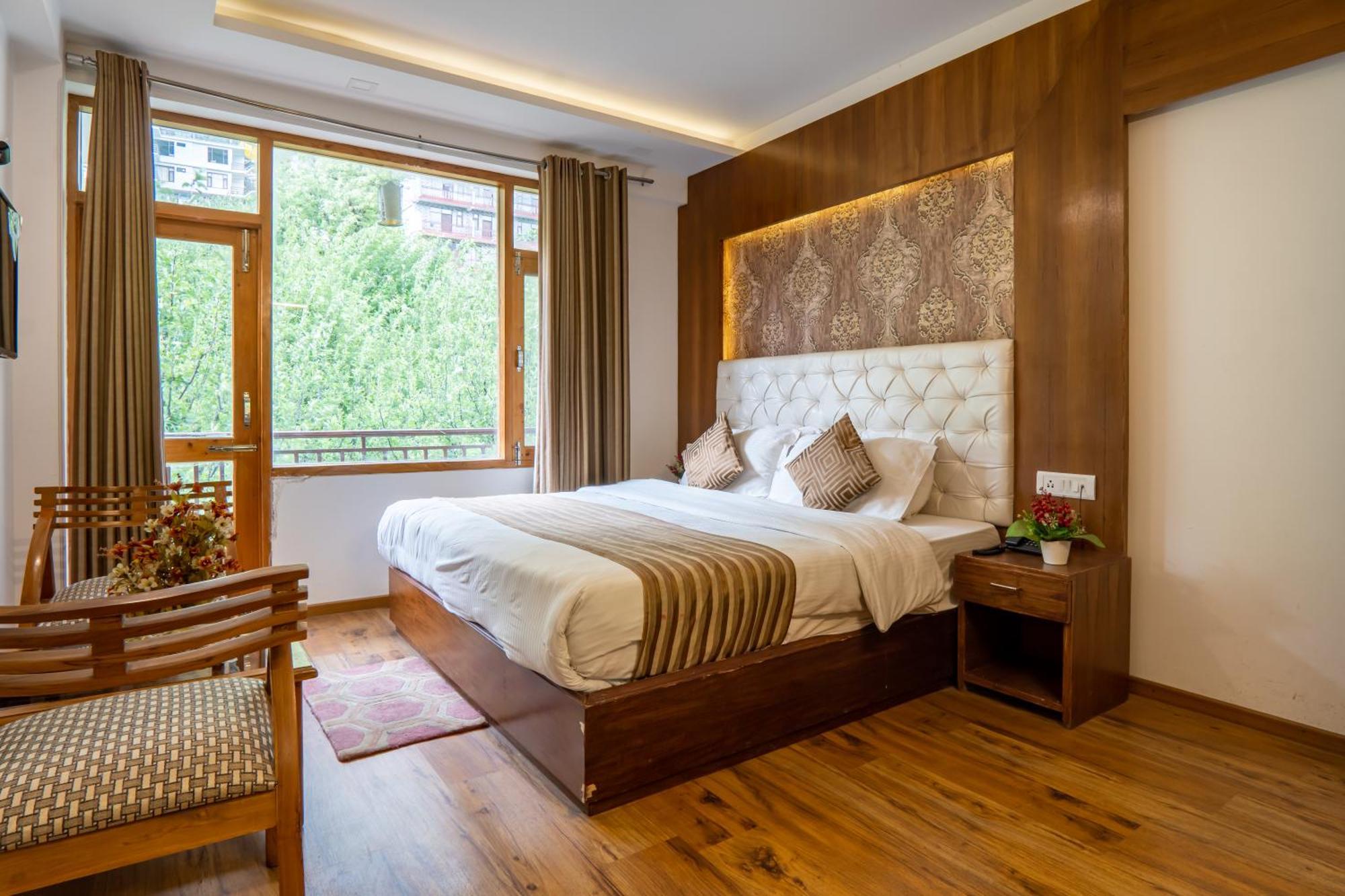 Pristine Inn Manali Exterior photo